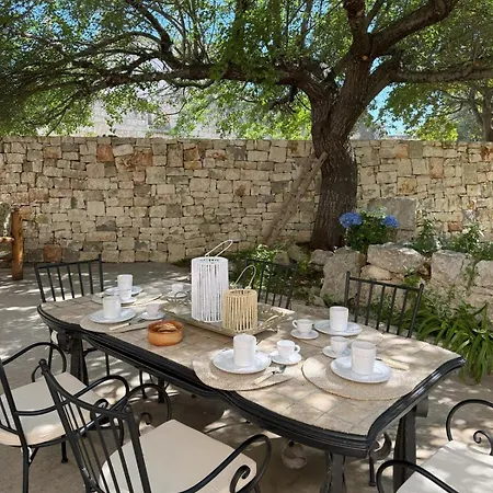Trulli Donna Gina Tatil Evi Locorotondo