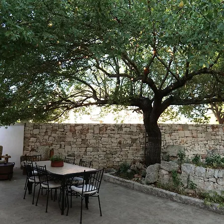 Trulli Donna Gina Tatil Evi Locorotondo